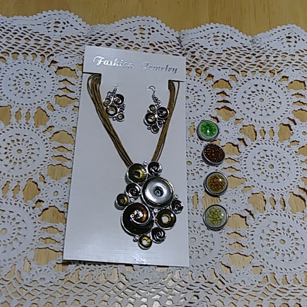 Snap Jewelry - Brown and silver necklace, earrings and snap buttons
